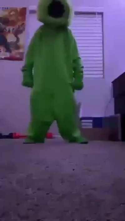 POV: you entered my backyard in the zombie apocalypse