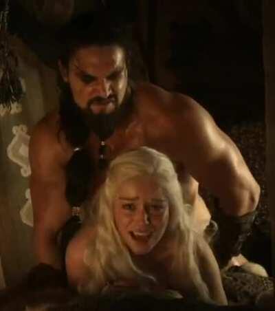 I know this gets reposted all the time but it’s actually the 10 year anniversary of Emilia Clarke breaking out by getting broken into.