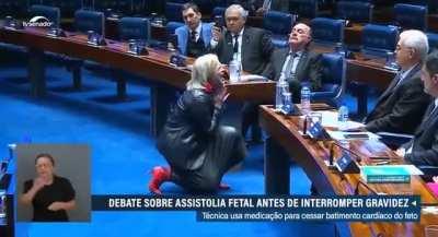 Nisso que se tornou a política brasileira. Vergonha.