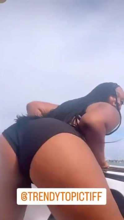 Tiff Throwin That 🍑