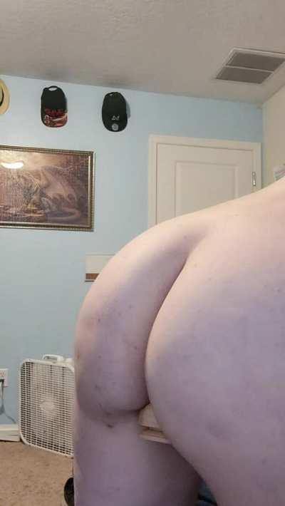 Dripping wet from a little piss play 🤭 some might say its too early for that, but is it ever too early to be horny?