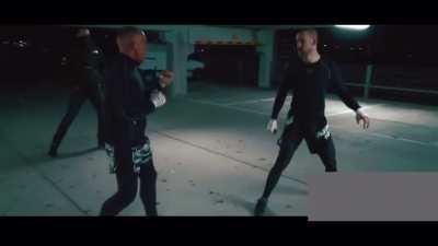 Taekwondo vs Kickboxing results in big knockout