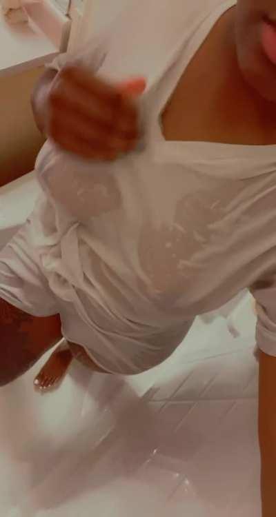 Come play with me in the shower, please!