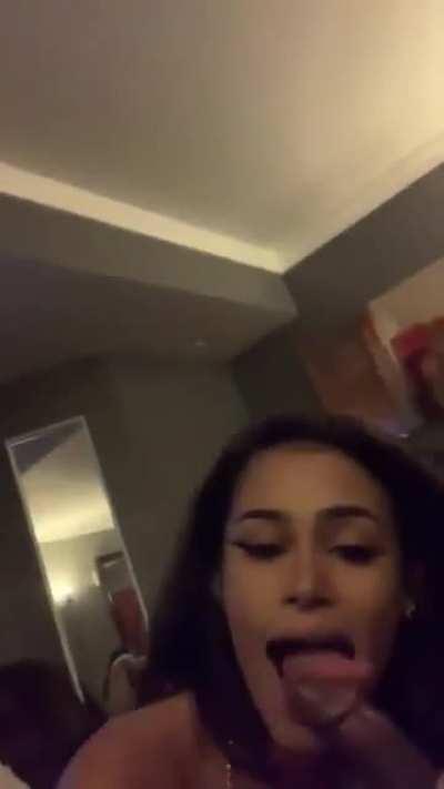 Throat queen r/hardfucc