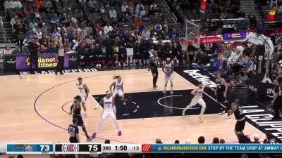 [Highlight] Two-way Markelle Fultz with a crafty hook shot at one end, and an incredible block on the 7-footer Mason Plumlee on the other end.