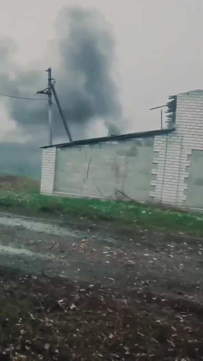 Ukrainian assault group is narrowly missed by artillery 