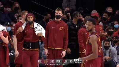 [Highlight] Blazers fall asleep while trying to call a timeout and Garland sneaks in for the steal and lays it in to put the Cavs up 12 with just over two minutes left