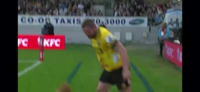 Banter between Beady and the Canes