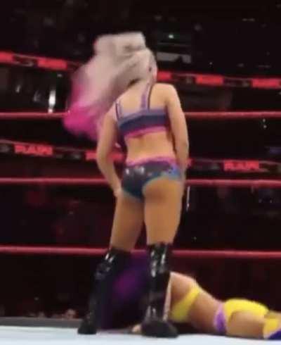 Alexa Bliss making The Boss eat the canvas