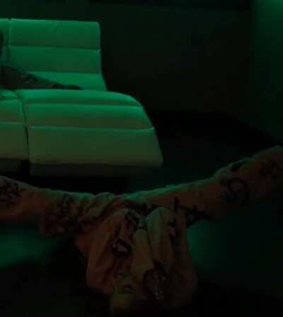 Uploading again because this deserves so many upvotes, look at how she is spreader her legs 😍 ariana is the sexiest woman alive