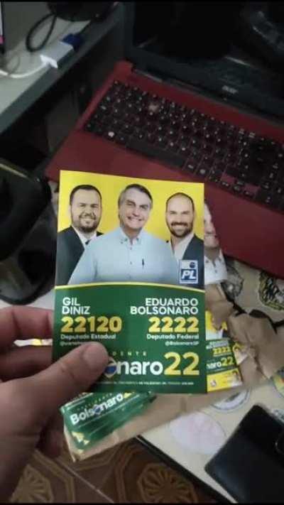 Sobre os santinhos do Bolsonaro que geral ia pedir no outro tópico