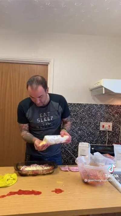 Glen the Tourrettes Guy spreads awareness by showing how he performs everyday tasks