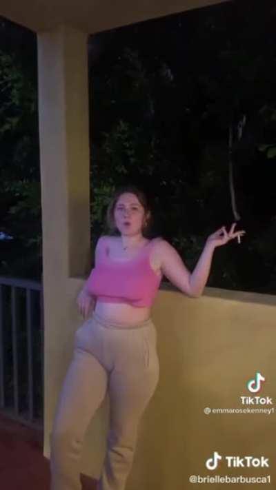 No bra crop top / edited and in slow-motion