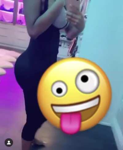 Oh hell nah. It looks to big 😩👎, maybe its barley healing 😂😂