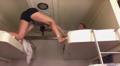 to split on a bunk bed