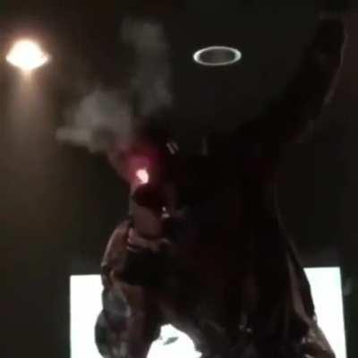 carti listening to a top 5 song on die lit