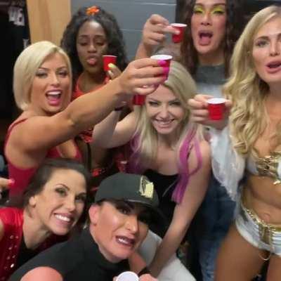 Mandy, Naomi, Nia, Torrie, Alexa, Victoria, Mickie