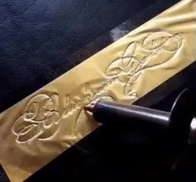 Гравировка на коже фольгой и паяльником