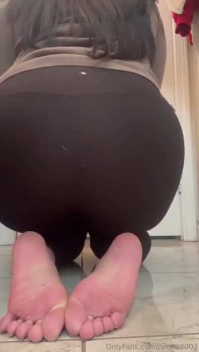 Smelly Latina Soles Countdown 