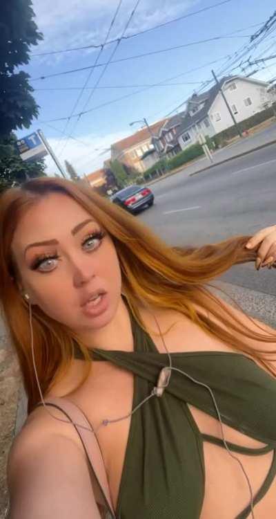 I love getting my tits out on a walk [F]