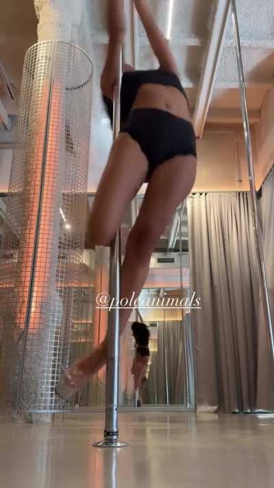 Pole dancing Cindy - IG October 2025