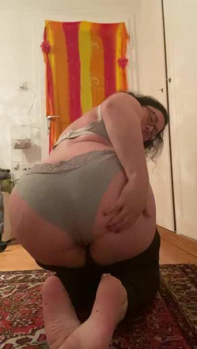 I love men who eat ass, is it you?