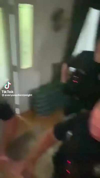 Can we please tone down the insanity and mental breakdowns in this sub, it's starting to make me feel a little creeped out