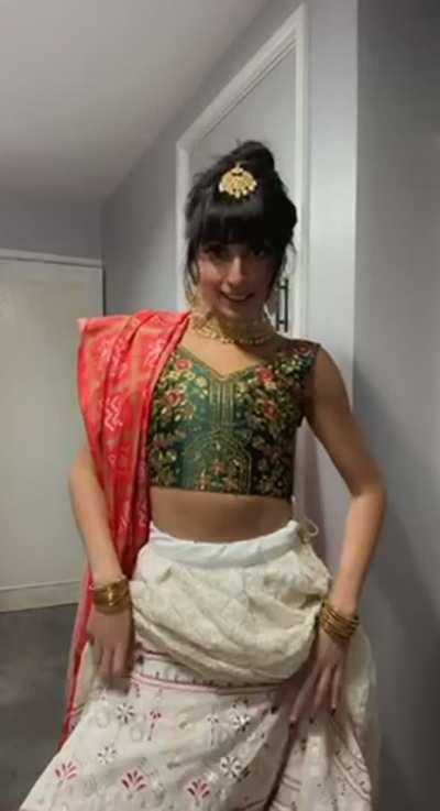 Such a naughty bhabi 🤭