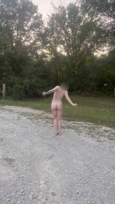 still adjusting to no shoes on gravel roads 😸