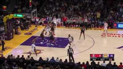 [Highlight] Lebron pulls out all the tricks as he takes Alperen Sengun to school in an incredible 1v1 possession.