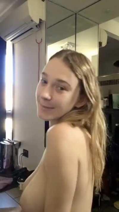 She is perfection 😍 ( Her Free Album In Comments )