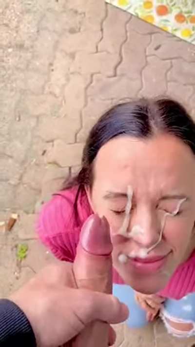 i know yall ain't watching this for the derpy looking girl, you're watching it for the beautiful pink dick ;)