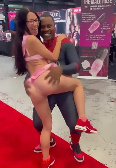 Lucky Fan at Exxxotica