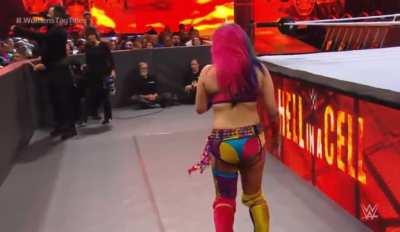 Bliss is blindsided with a kick to the head from Asuka, thrown into the barricade as she writhes in pain, only to be kicked in the gut for good measure!