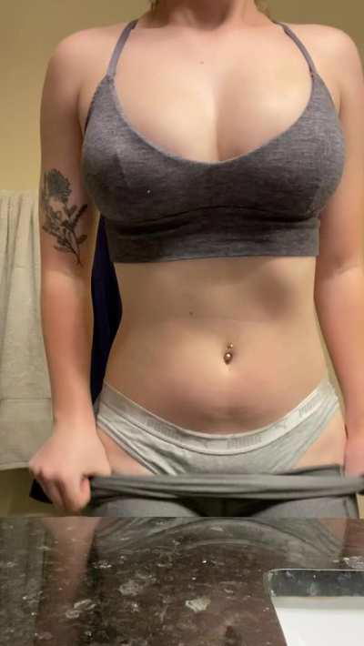 For all the guys at the gym trying to undress me with your eyes, let me help 😜