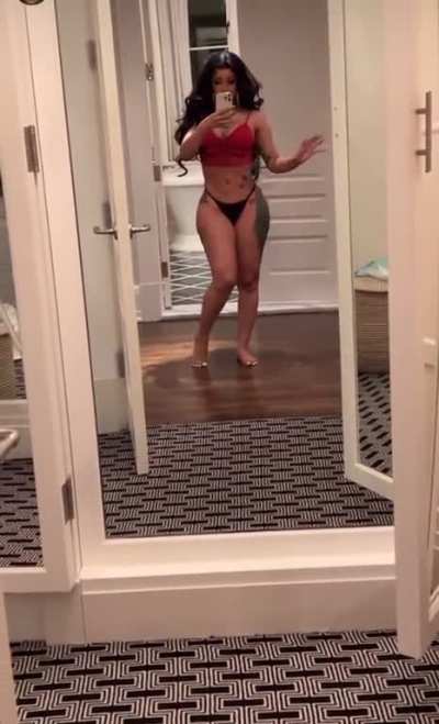 Cardi b 🤤