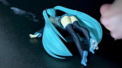 Drenching Hatsune Miku's cute white panties