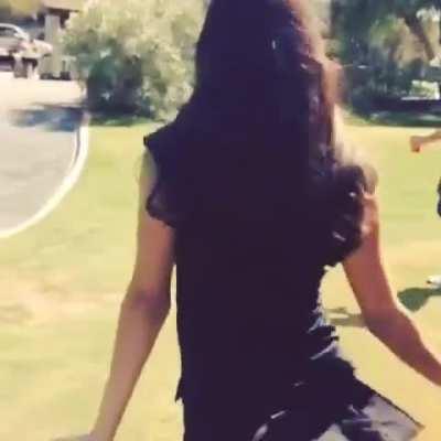 And this is how Raquel Pomplun dances at a golf course!