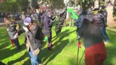 Proud boys pepper spray antifa - Sacramento, CA 14th November
