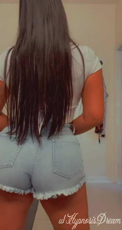 I do hope you like your MILFs thick with big booty! (35)