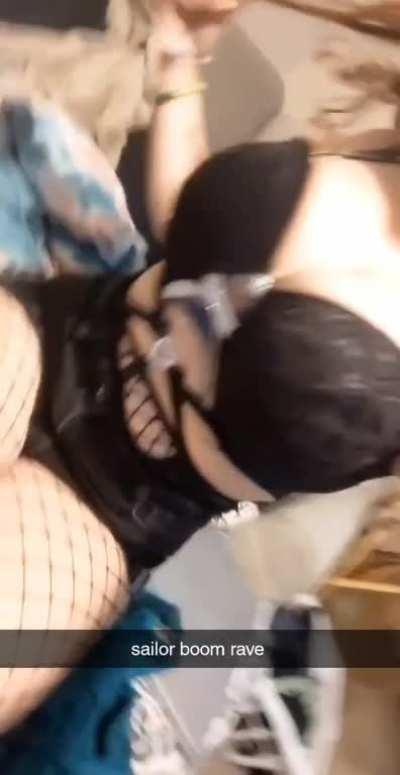 petite body, HUGE tiddy ginger rave queen at your service 🖤✨