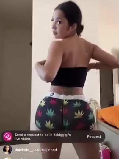 Shit moves like a water bed😩🤤