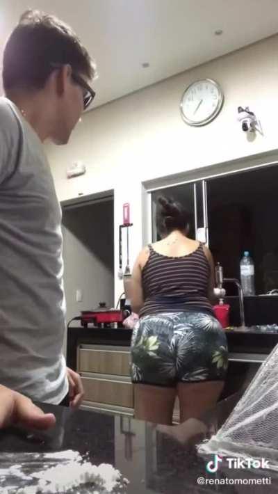 Mom gets handsy during tiktok challenge