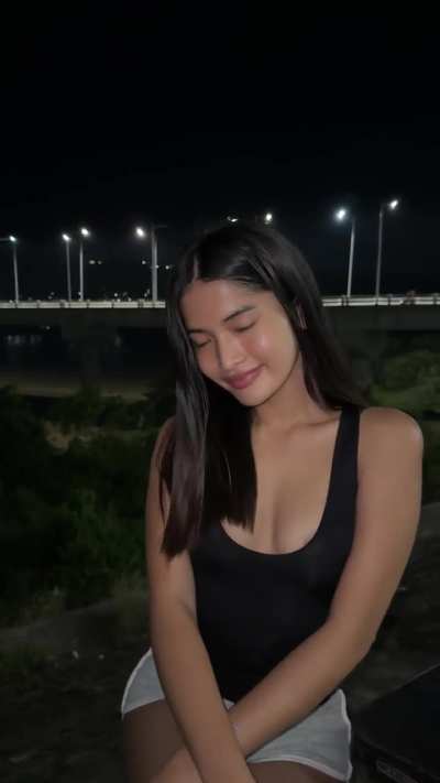 Hello do i look pretty