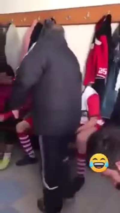 Qatar's manager half time team talk