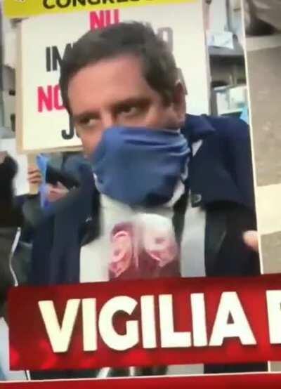 La vacuna con microchip homosexual