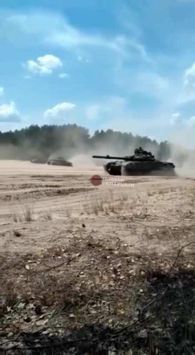 UA pov: Squadron of UA T-72M tanks is advancing on Kherson