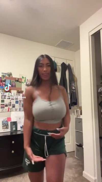 I love big Asian milkers 😍