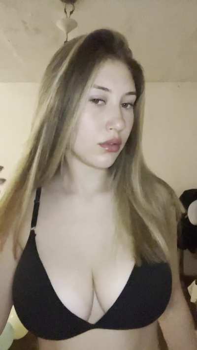 18F drop a ❤️ and I'll send u nudes (first 130 guys only)