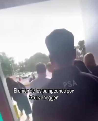 Les va a costar caminar por la calle